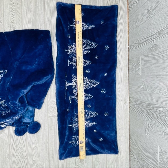 Nwt august and Leo mantel share and pillow cover / case embroidered blue velvet - Picture 7 of 7